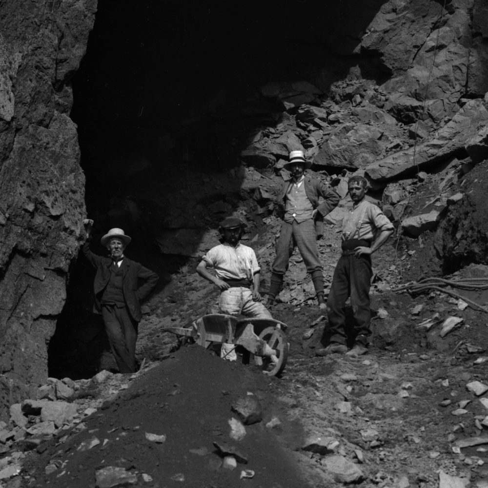 La Cote de Saint-Brélade: at work 1910-2019